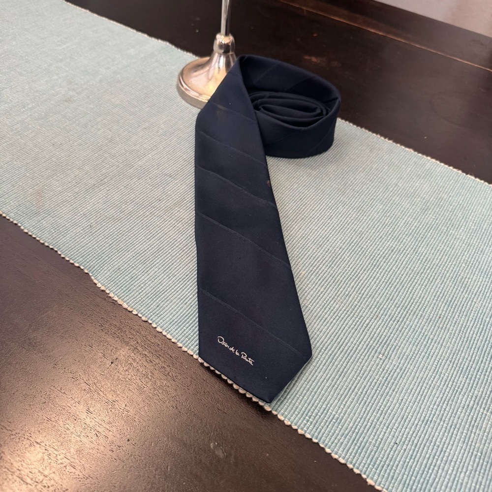 Oscar de la Renta Classic Dark Blue Tie